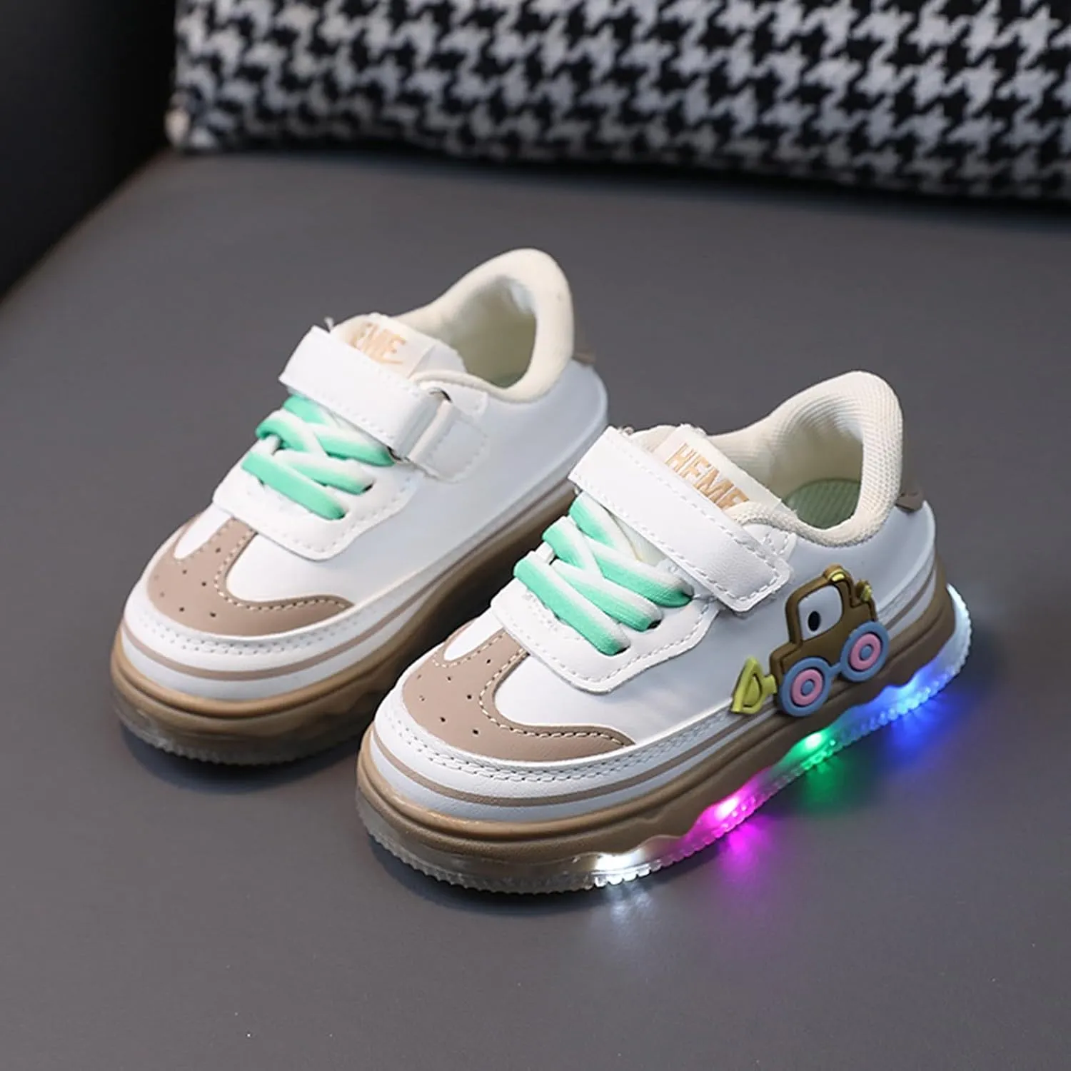 Children Shoes LED Light Up Shoes Fashion Children Sports Shoes Mesh Breathable Running Shoes for Toddler Girls