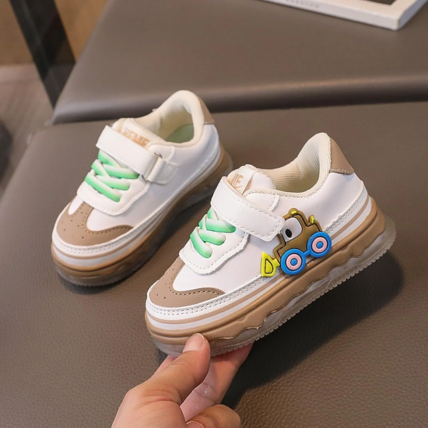 Children Shoes LED Light Up Shoes Fashion Children Sports Shoes Mesh Breathable Running Shoes for Toddler Girls