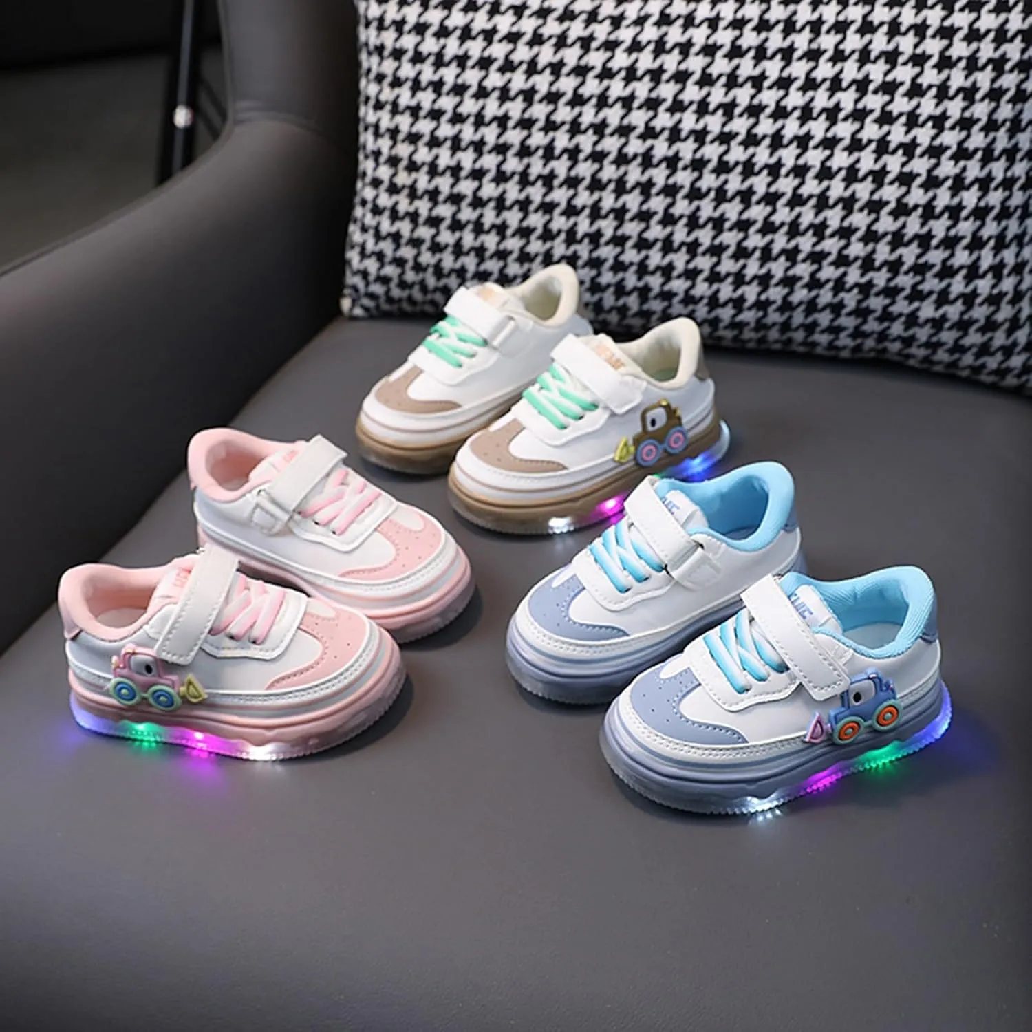 Children Shoes LED Light Up Shoes Fashion Children Sports Shoes Mesh Breathable Running Shoes for Toddler Girls
