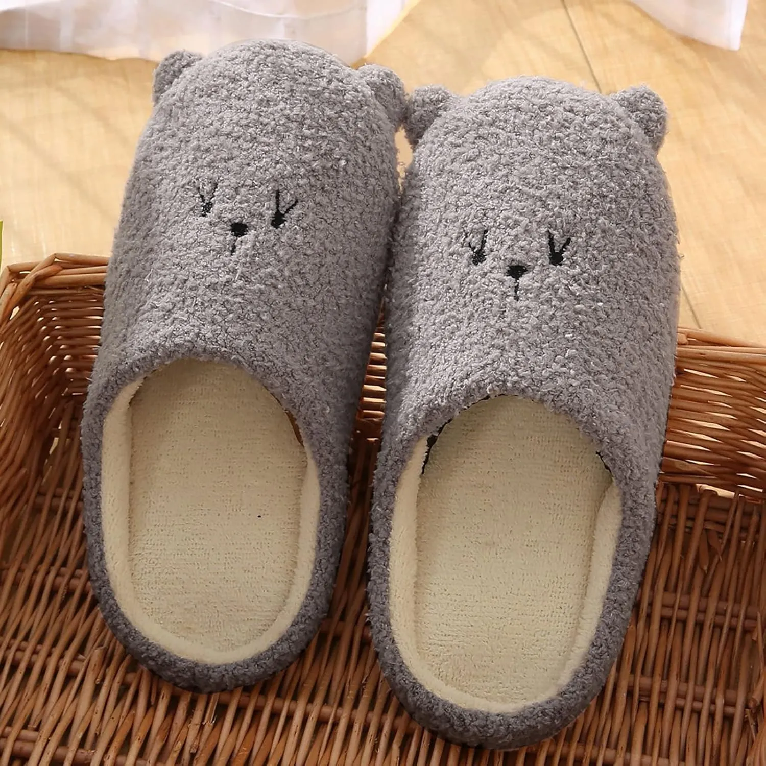 Cute House Slippers for Woman Warm Cozy Plush Fuzzy Cushion Slippers Cloud Bedroom House Shoes Indoor/Outdoor