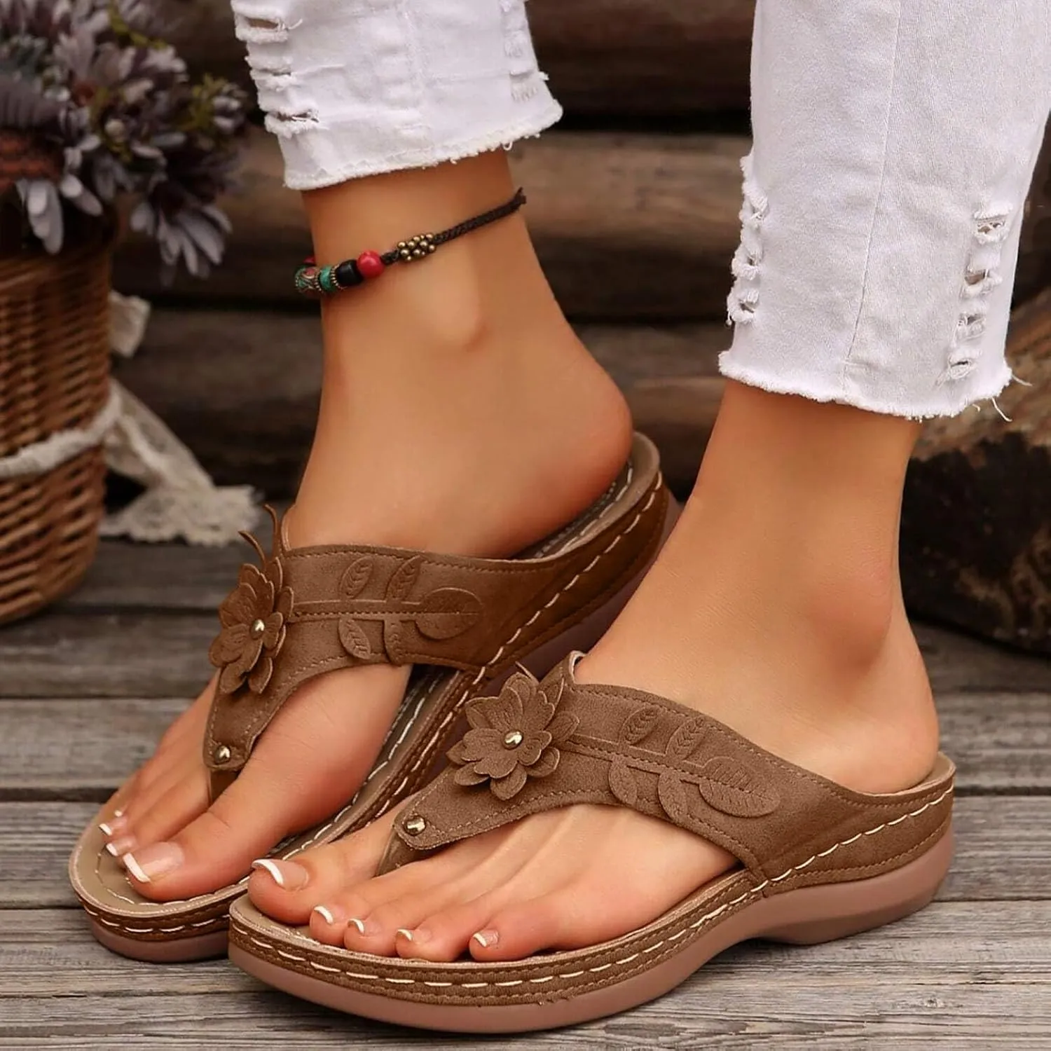 Flip Flops for Women 2025 Summer Beach Sandals Wedge Sandals for Women Comfortable Sandal with Arch Support Fashion Flip Flops Slip on Beach Dressy Sandal on Beach Trendy Shoes 2025