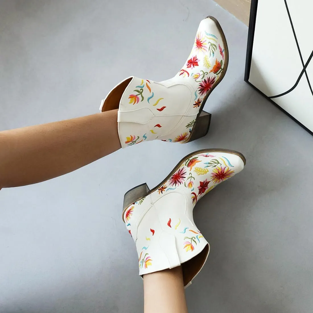 SACFOF Women's Ankle Boots Retro Mid Calf Square Toe Chunky Mid Heel Embroidered Western Cowgirl Cowboy Boots