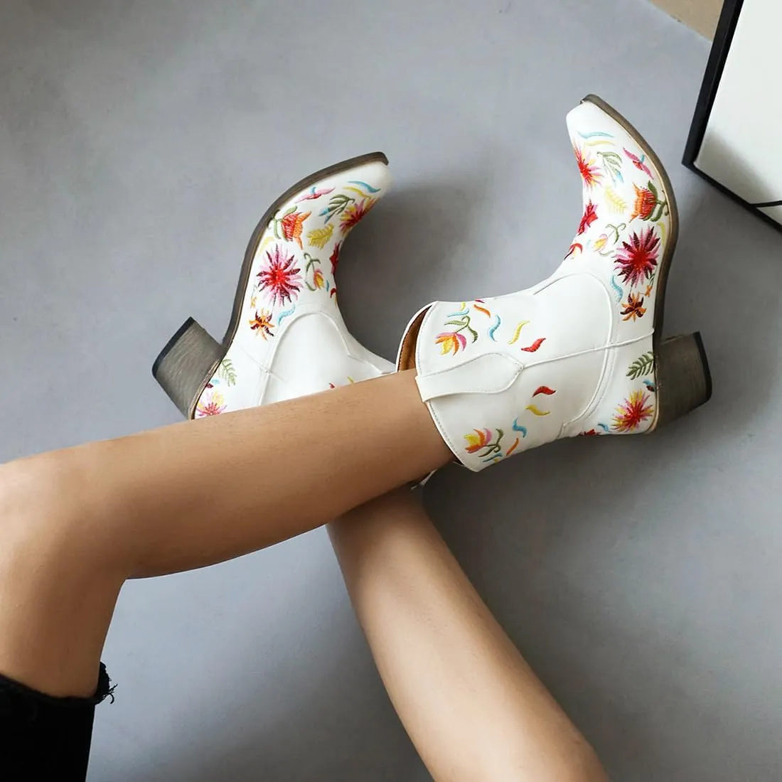SACFOF Women's Ankle Boots Retro Mid Calf Square Toe Chunky Mid Heel Embroidered Western Cowgirl Cowboy Boots