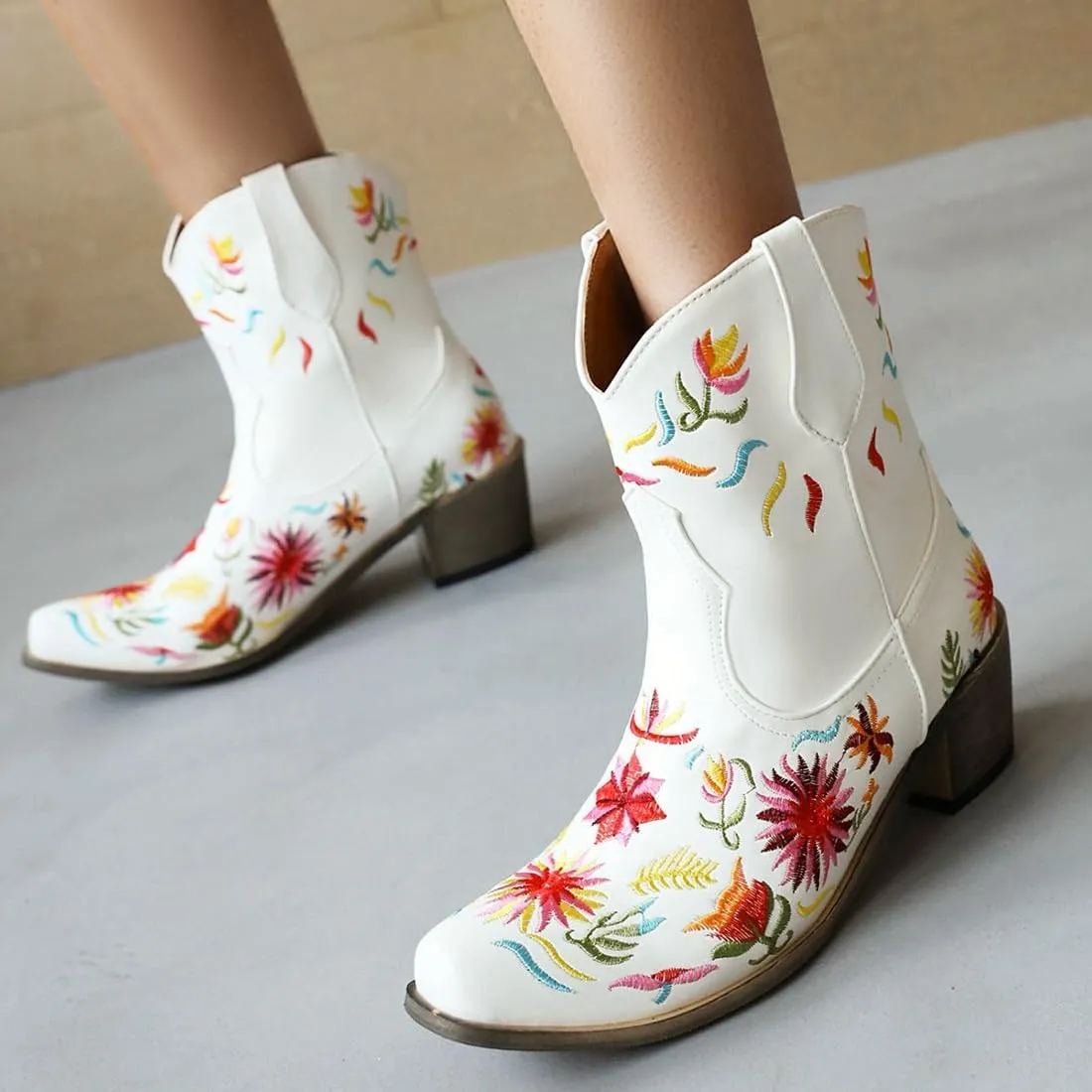 SACFOF Women's Ankle Boots Retro Mid Calf Square Toe Chunky Mid Heel Embroidered Western Cowgirl Cowboy Boots